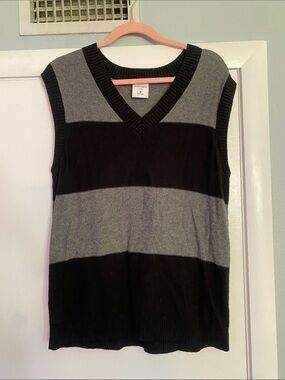 Striped V-Neck Sleeveless Sweater Vest - Black & Gray